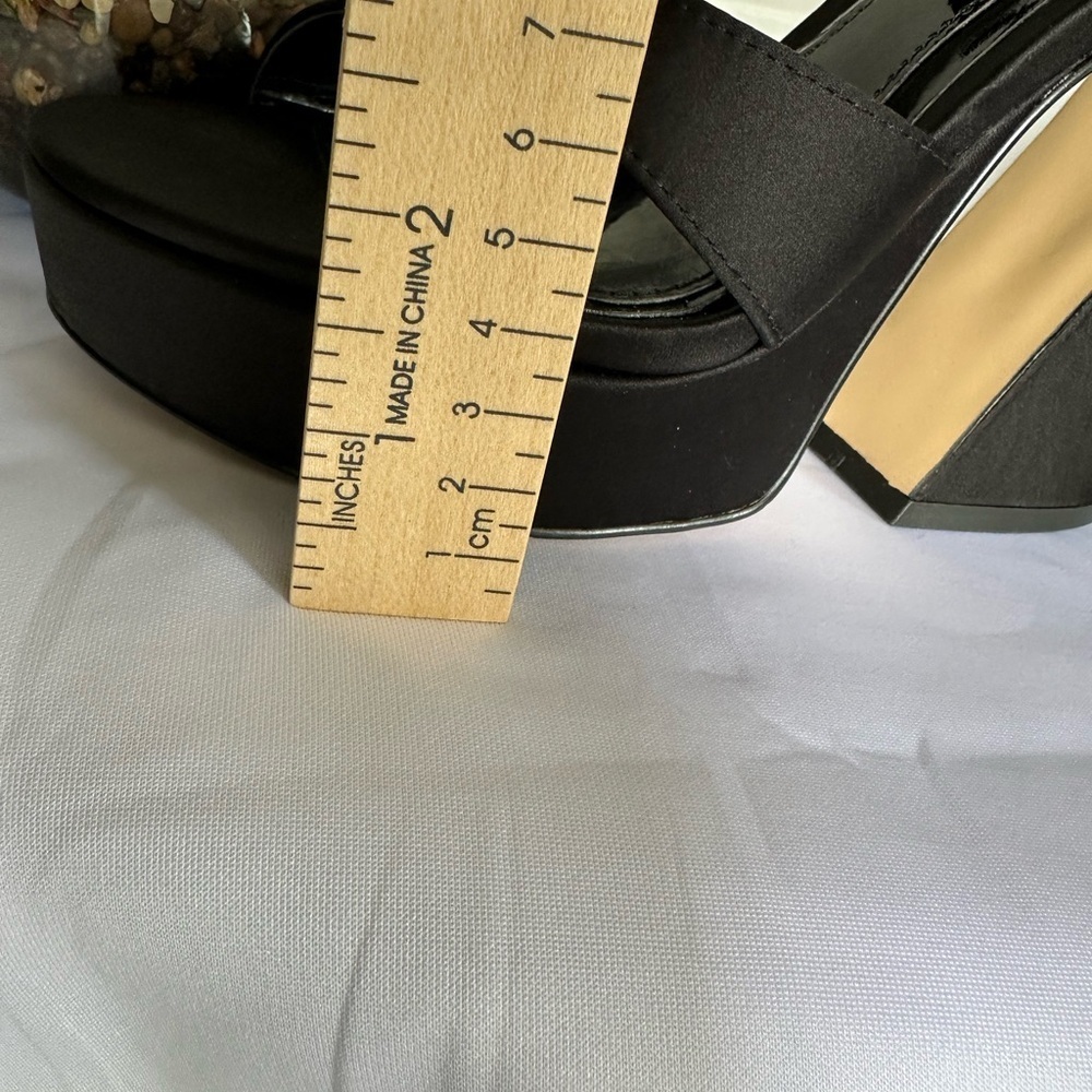 VINCE CAMUTO PLATAFORM  SATIN - Picture 6 of 16